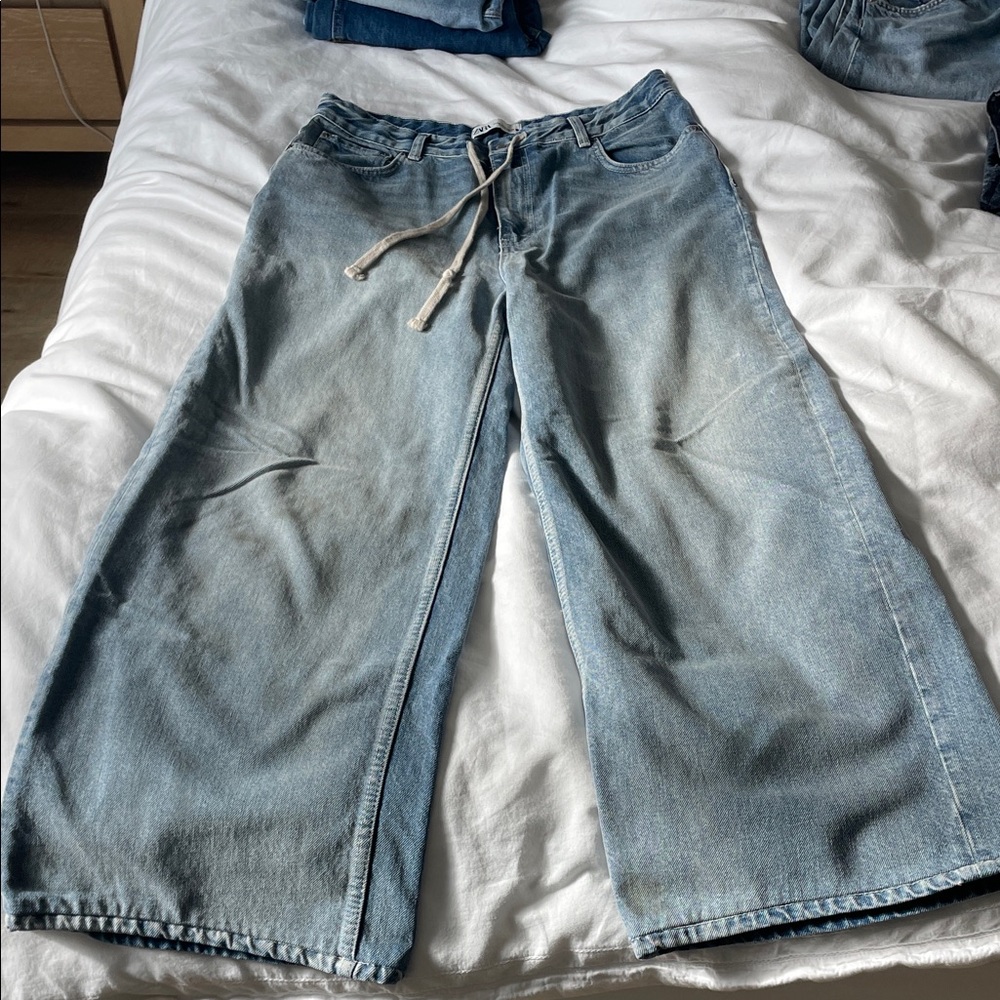 Zara Women’s Relaxed Fit Light Blue Jeans